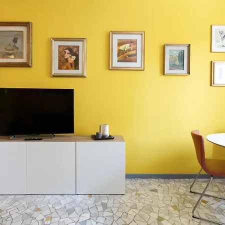 Apartment With Balcony - 50 M Far From M1 Pasteur Milan Exterior photo